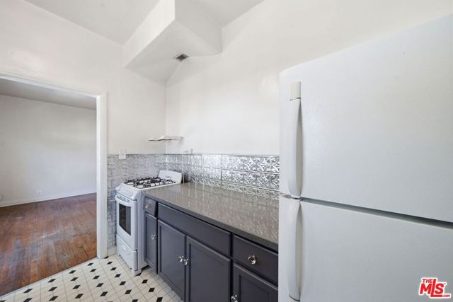 3209 Descanso Drive 35, Los Angeles, CA 90026