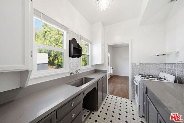 3209 Descanso Drive 35, Los Angeles, CA 90026