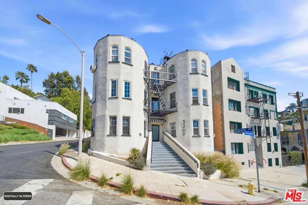3209 Descanso Drive 35, Los Angeles, CA 90026