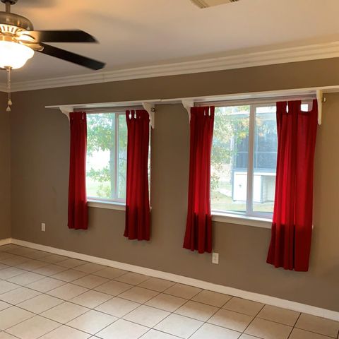 210 Willow Bend, Onalaska, TX 77360