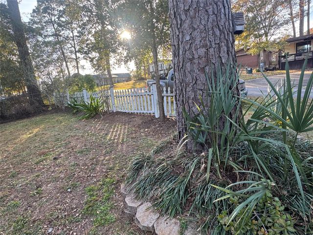 210 Willow Bend, Onalaska, TX 77360