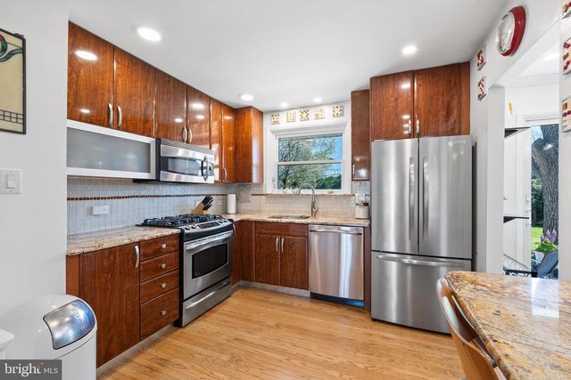 1411 SANDWOOD RD, Conshohocken, PA 19428