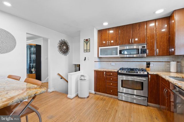 1411 SANDWOOD RD, Conshohocken, PA 19428