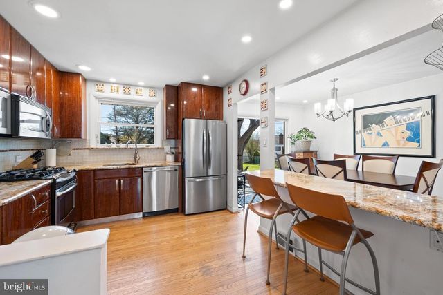 1411 SANDWOOD RD, Conshohocken, PA 19428