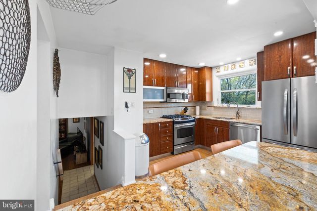 1411 SANDWOOD RD, Conshohocken, PA 19428