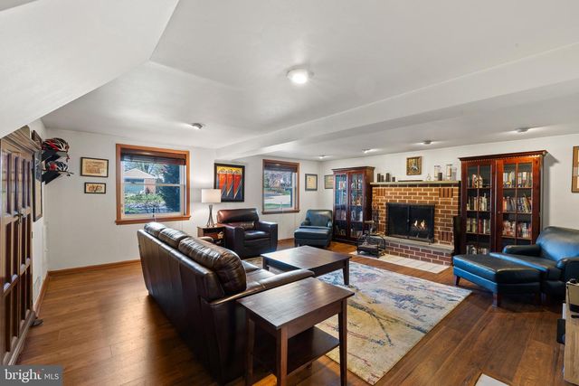 1411 SANDWOOD RD, Conshohocken, PA 19428