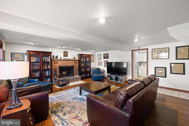 1411 SANDWOOD RD, Conshohocken, PA 19428