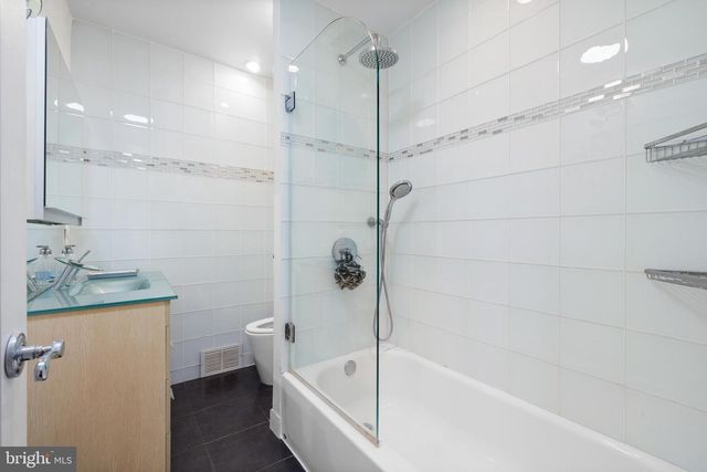 1411 SANDWOOD RD, Conshohocken, PA 19428