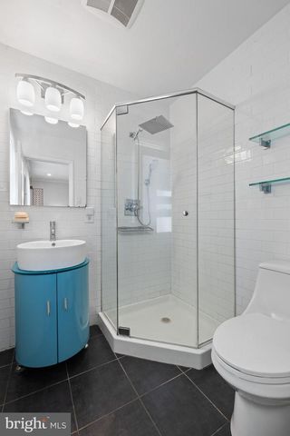 1411 SANDWOOD RD, Conshohocken, PA 19428