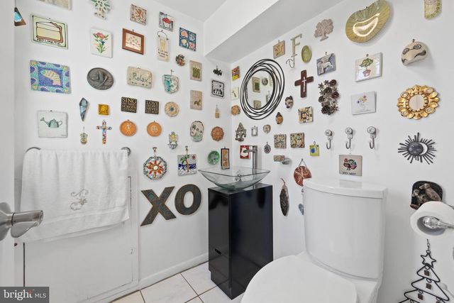 1411 SANDWOOD RD, Conshohocken, PA 19428