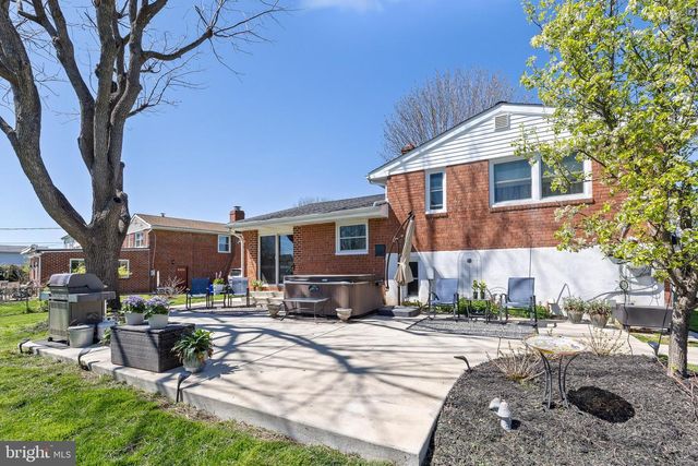 1411 SANDWOOD RD, Conshohocken, PA 19428