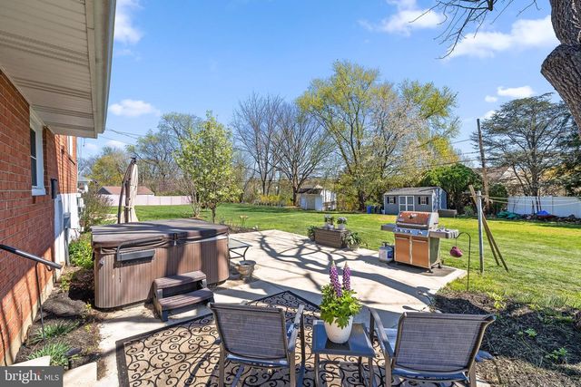 1411 SANDWOOD RD, Conshohocken, PA 19428