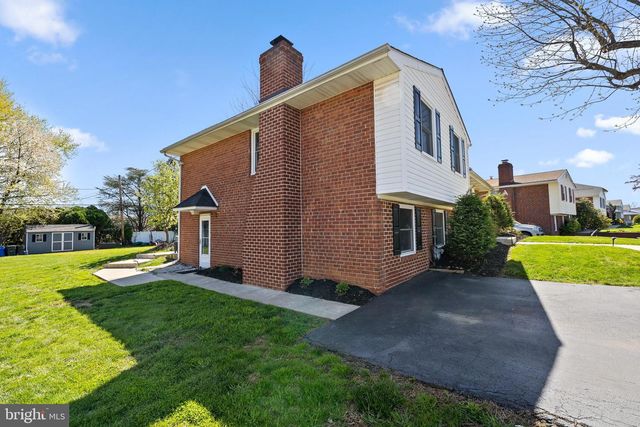 1411 SANDWOOD RD, Conshohocken, PA 19428