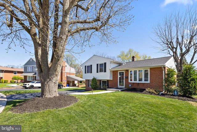 1411 SANDWOOD RD, Conshohocken, PA 19428