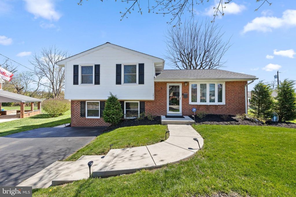1411 SANDWOOD RD, Conshohocken, PA 19428