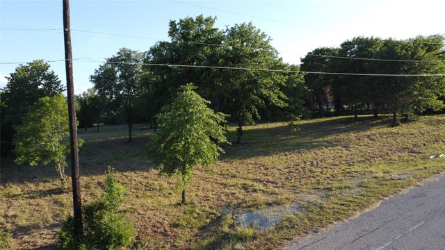 8005 Vista Lago Street, Azle, TX 76020