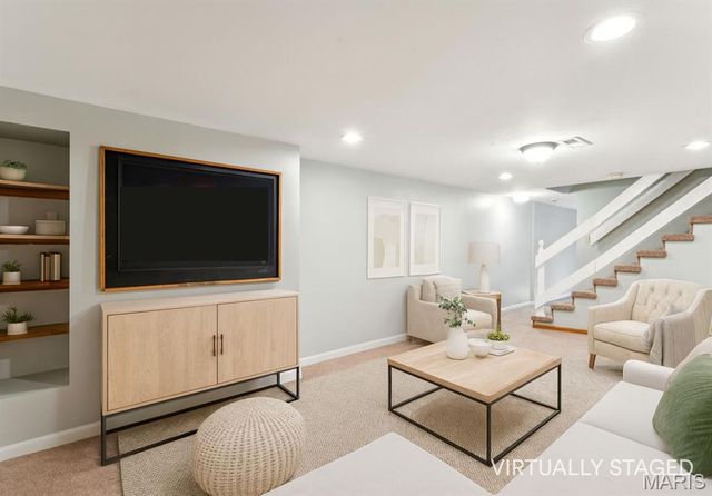 8721 Del Vista Drive, St Louis, MO 63126