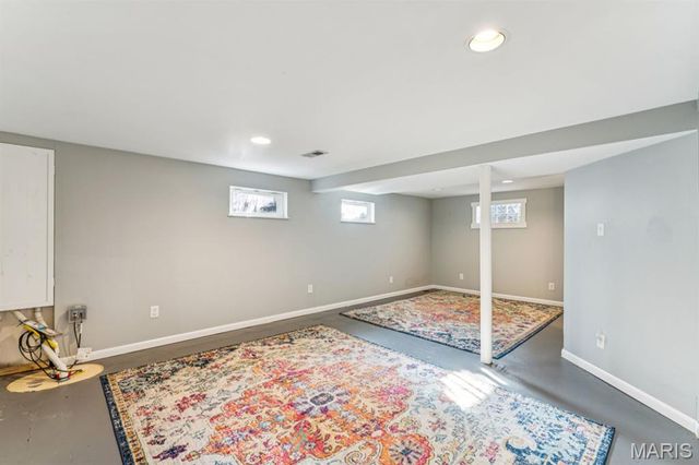 8721 Del Vista Drive, St Louis, MO 63126