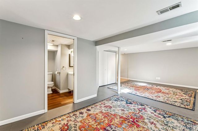 8721 Del Vista Drive, St Louis, MO 63126