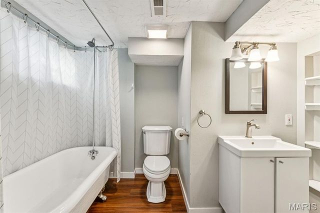 8721 Del Vista Drive, St Louis, MO 63126