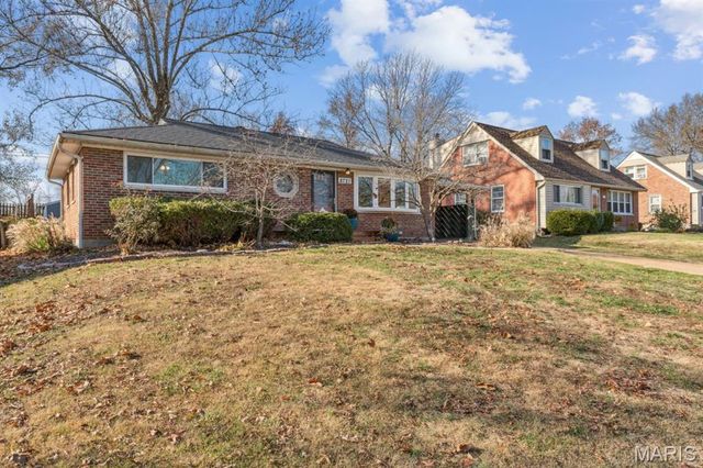 8721 Del Vista Drive, St Louis, MO 63126