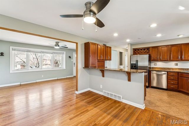 8721 Del Vista Drive, St Louis, MO 63126