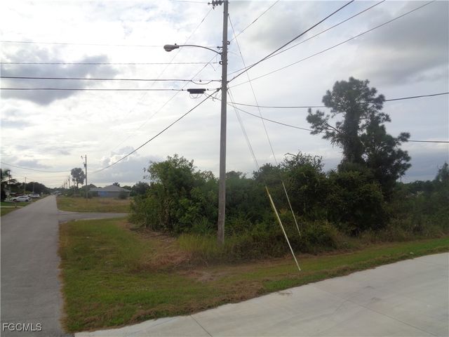 2516 31st ST SW, Lehigh Acres, FL 33976