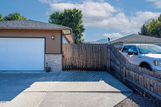 3360 Wellington Drive, Medford, OR 97504