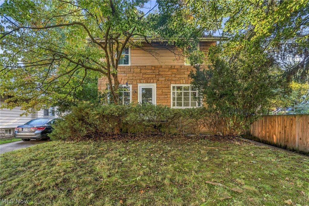 619 Garry Road, Akron, OH 44305