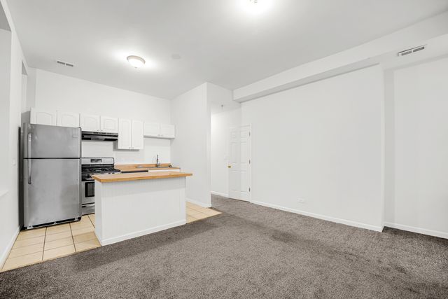 752 E 43rd Street 2E, Chicago, IL 60653