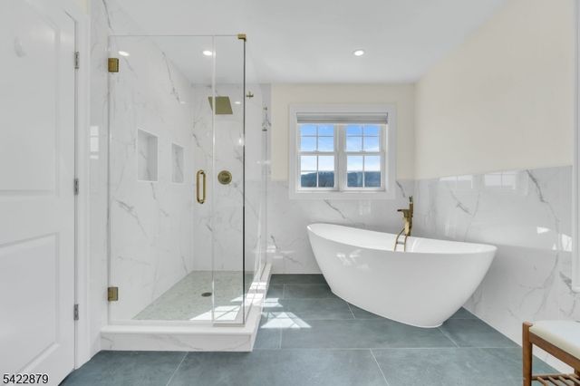 42 Brantwood Ter, Mansfield Twp., NJ 07840