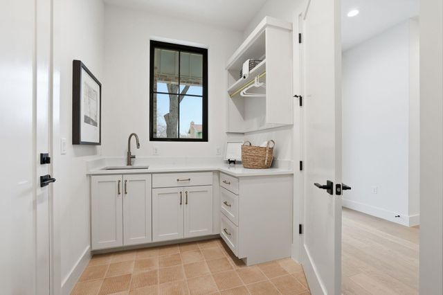 3005 Silverleaf DR, Austin, TX 78757