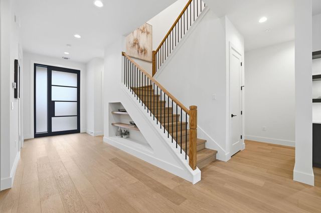 3005 Silverleaf DR, Austin, TX 78757