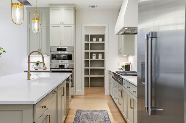 3005 Silverleaf DR, Austin, TX 78757