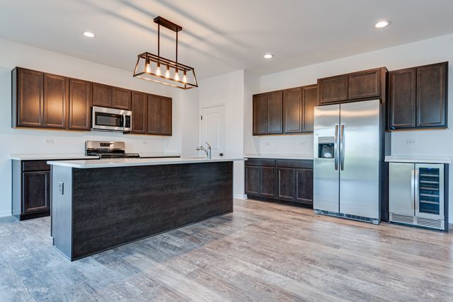 25927 W Ravine Woods Drive, Channahon, IL 60410