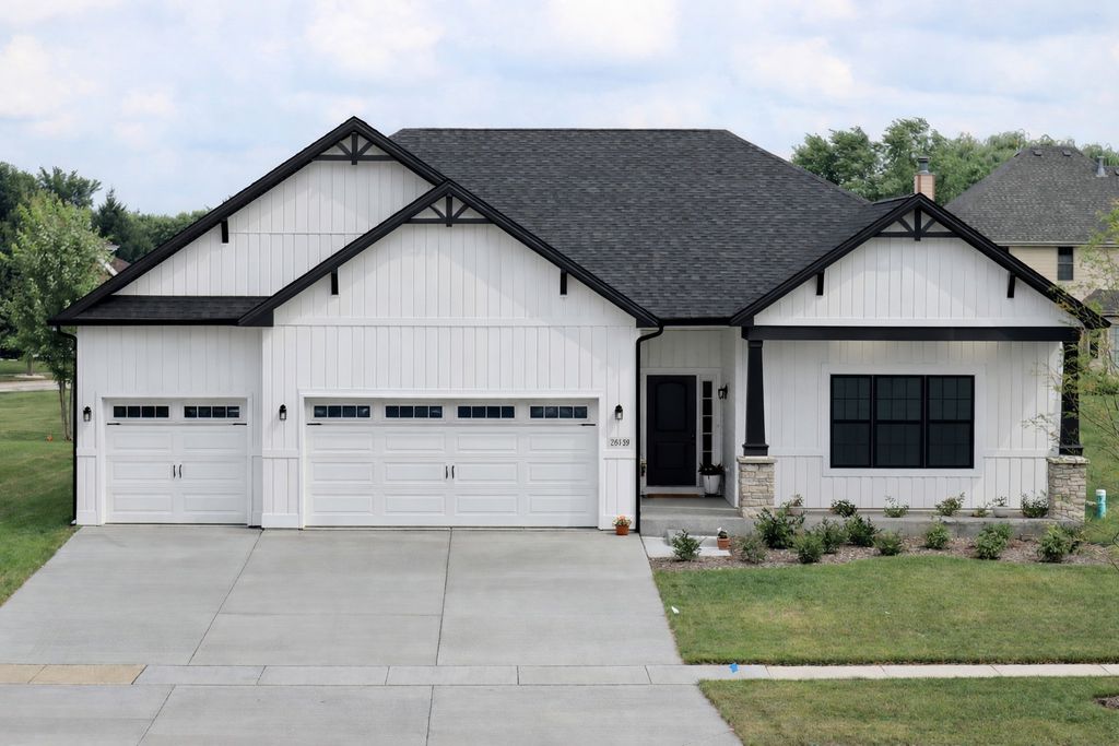 25927 W Ravine Woods Drive, Channahon, IL 60410