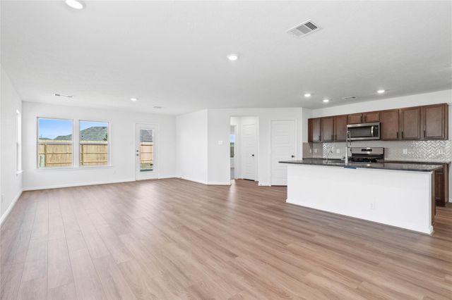 1915 Bemus Drive, Fresno, TX 77545