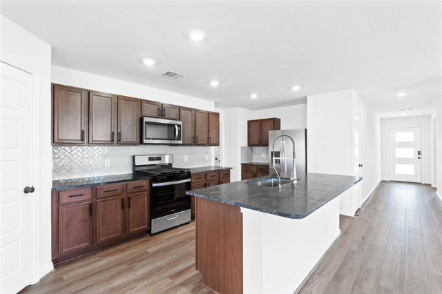 1915 Bemus Drive, Fresno, TX 77545