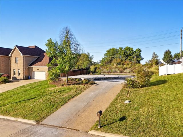 4540 Marina Drive, Lincoln Place, PA 15120