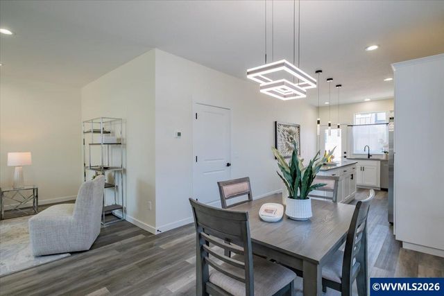 538 S 7th St, Independence, OR 97351