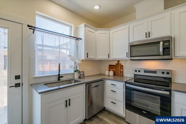538 S 7th St, Independence, OR 97351