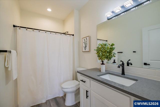 538 S 7th St, Independence, OR 97351