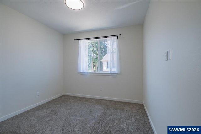 538 S 7th St, Independence, OR 97351