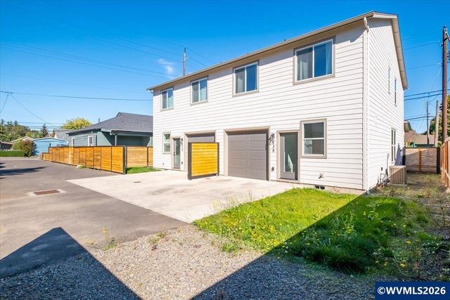 538 S 7th St, Independence, OR 97351