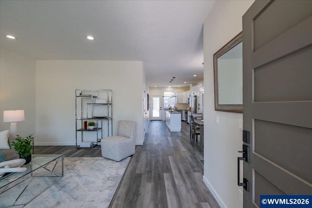 538 S 7th St, Independence, OR 97351