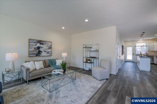 538 S 7th St, Independence, OR 97351