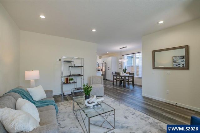 538 S 7th St, Independence, OR 97351