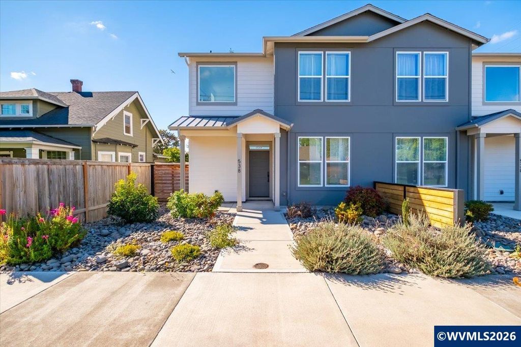 538 S 7th St, Independence, OR 97351