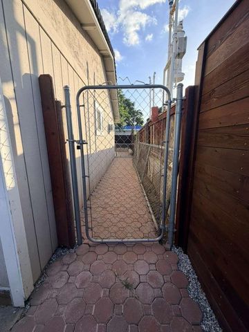 1575 Sierra Ln, Stockton, CA 95205