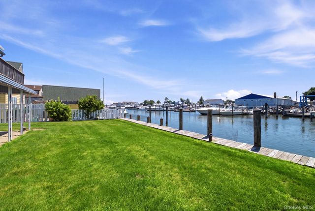 212 Shore Road, Lindenhurst, NY 11757